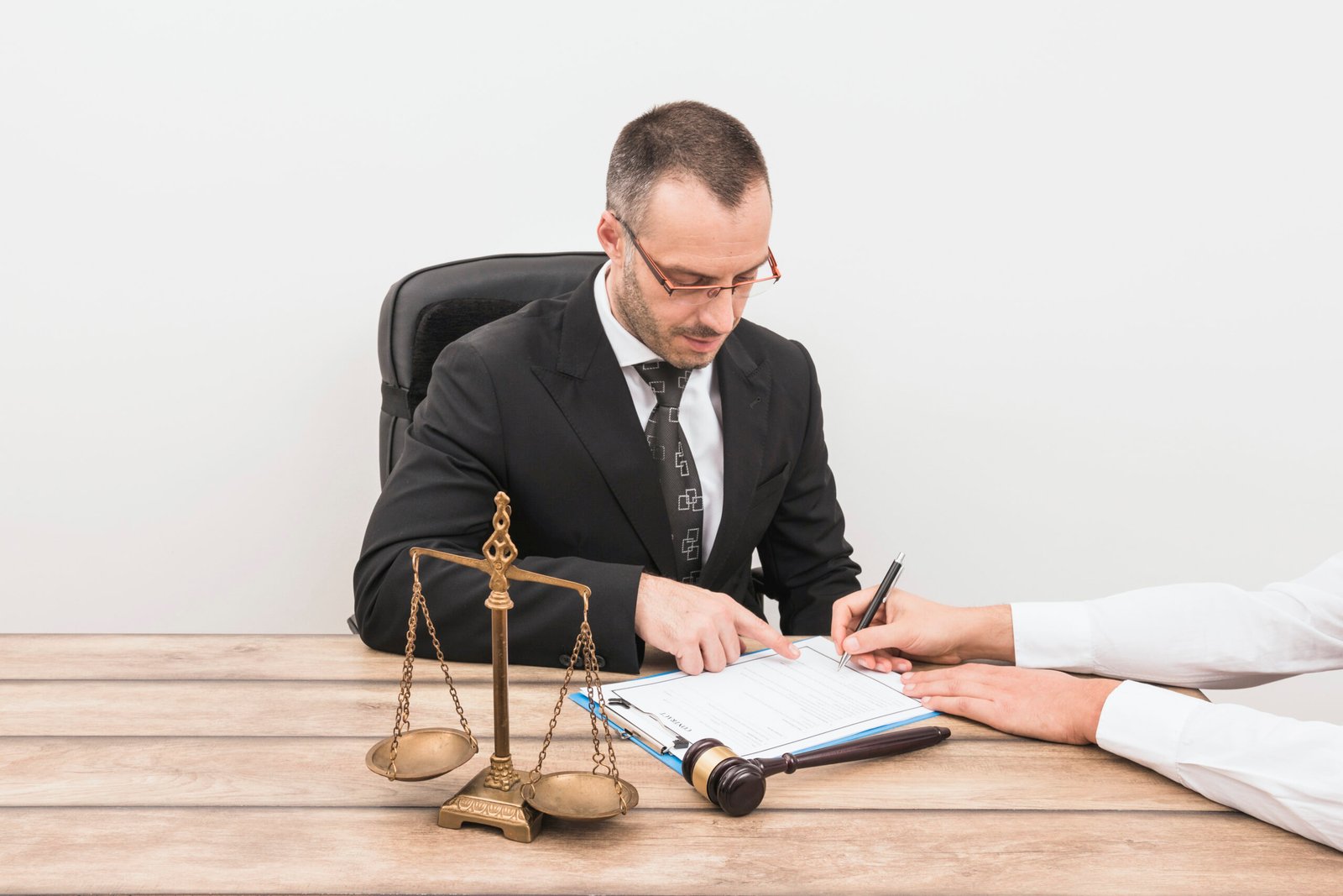 You are currently viewing What to Expect During Your First Consultation with a Lawyer